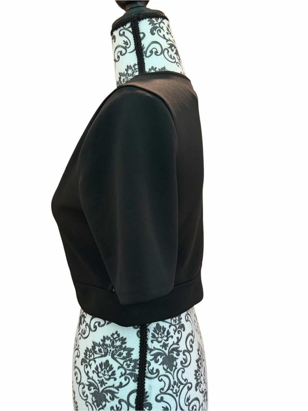 Express Scoop Neck Crop Top - Picture 5 of 8